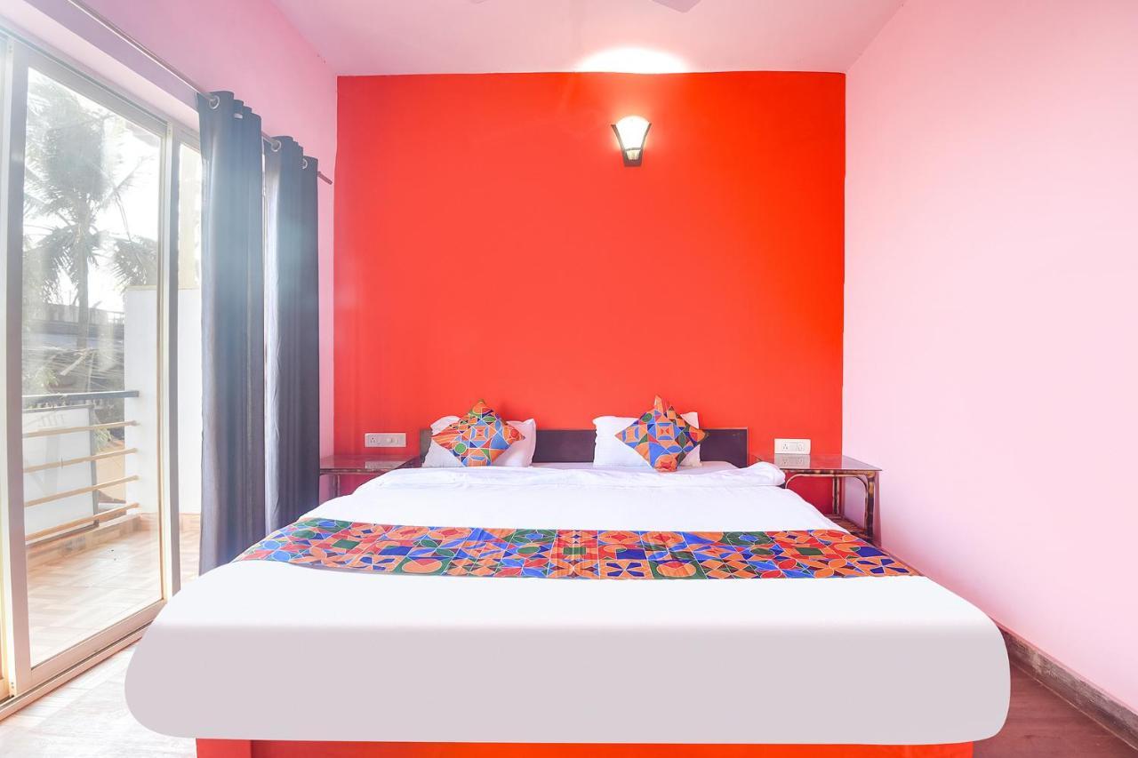 Fabexpress The Voyage Hotel Morjim Esterno foto