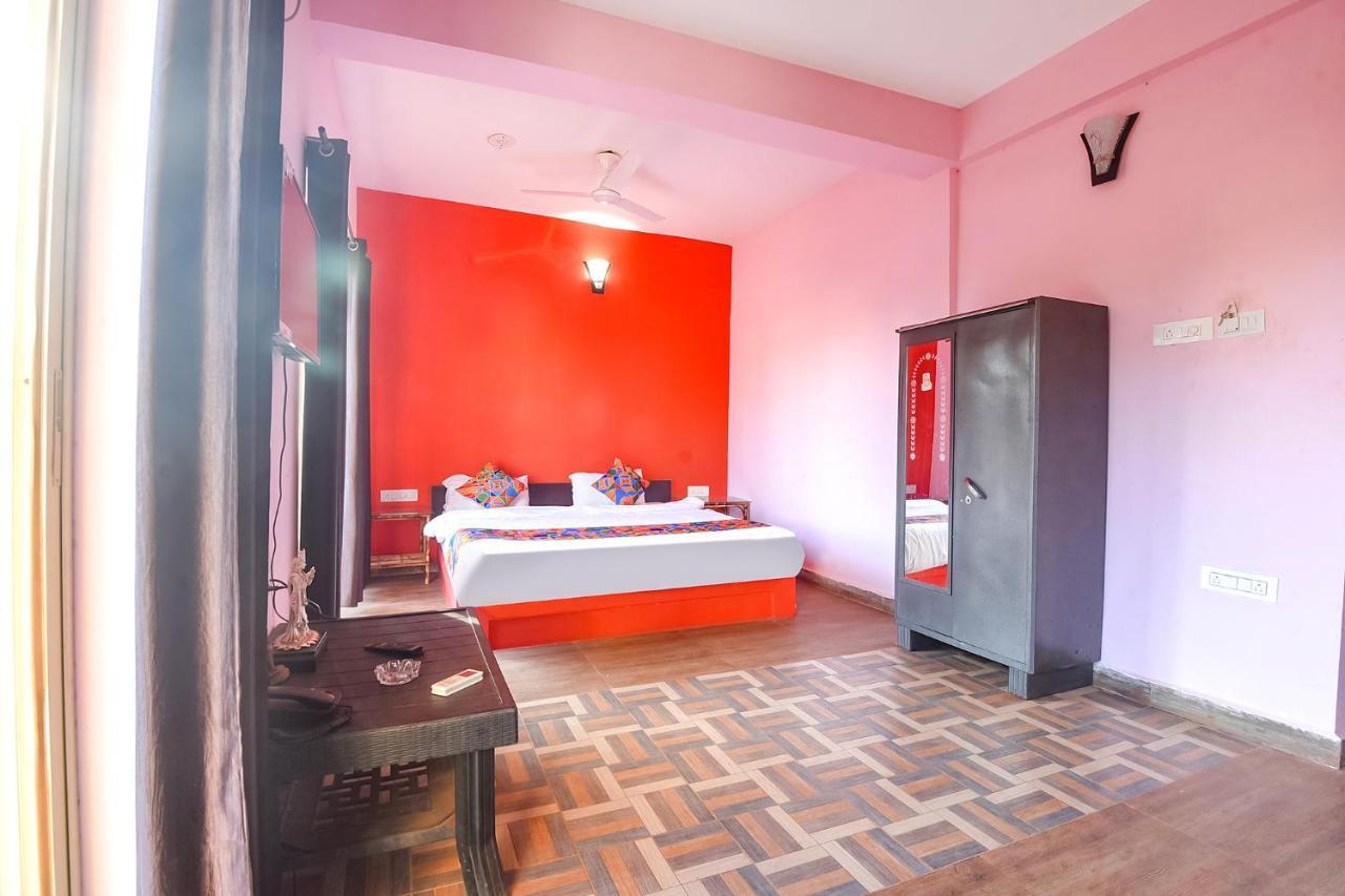 Fabexpress The Voyage Hotel Morjim Esterno foto