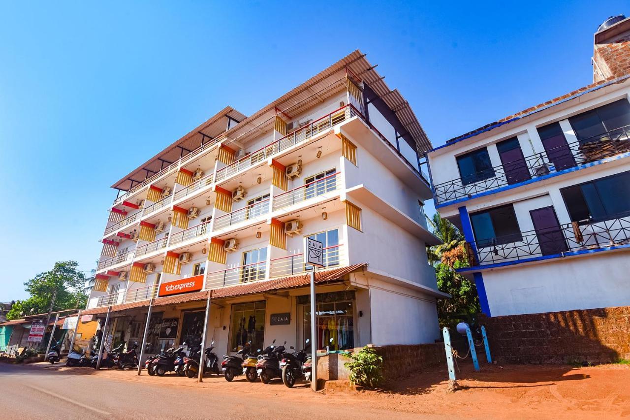 Fabexpress The Voyage Hotel Morjim Esterno foto