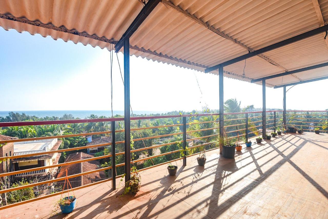 Fabexpress The Voyage Hotel Morjim Esterno foto