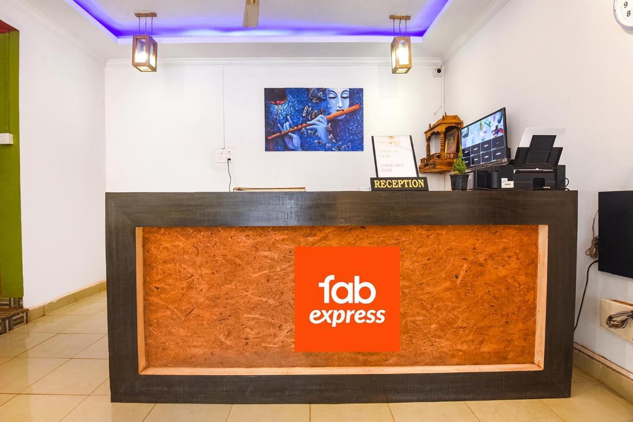 Fabexpress The Voyage Hotel Morjim Esterno foto