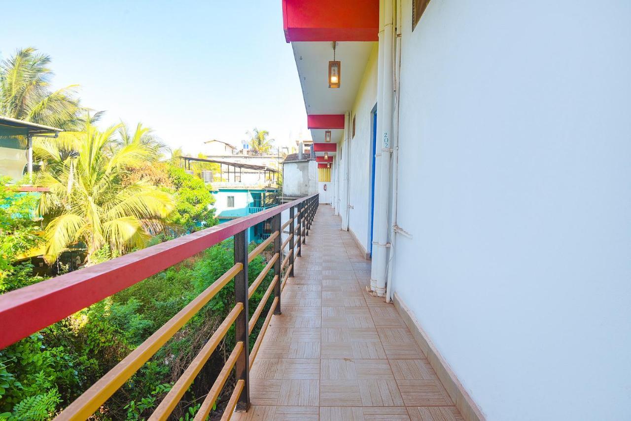 Fabexpress The Voyage Hotel Morjim Esterno foto