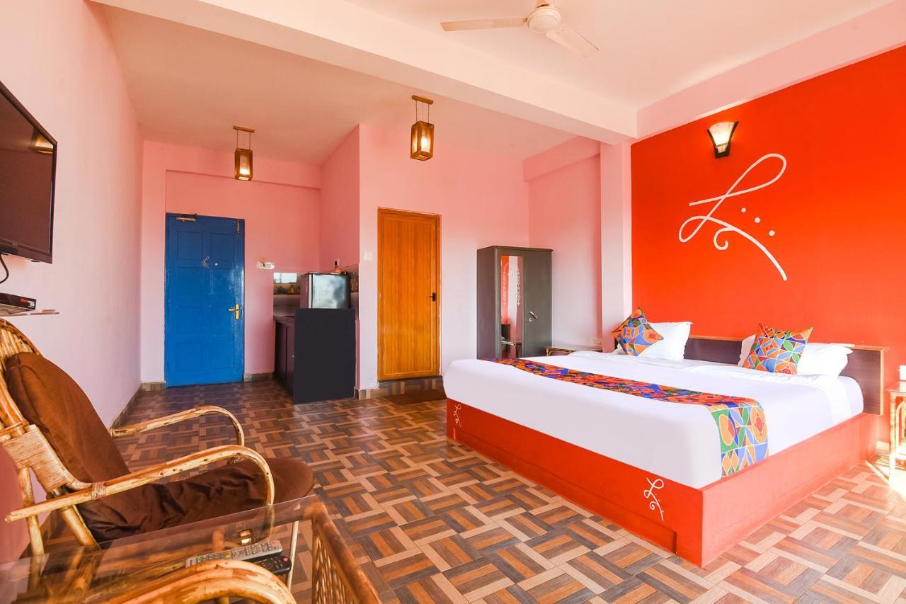 Fabexpress The Voyage Hotel Morjim Esterno foto