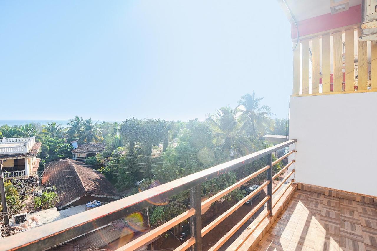 Fabexpress The Voyage Hotel Morjim Esterno foto