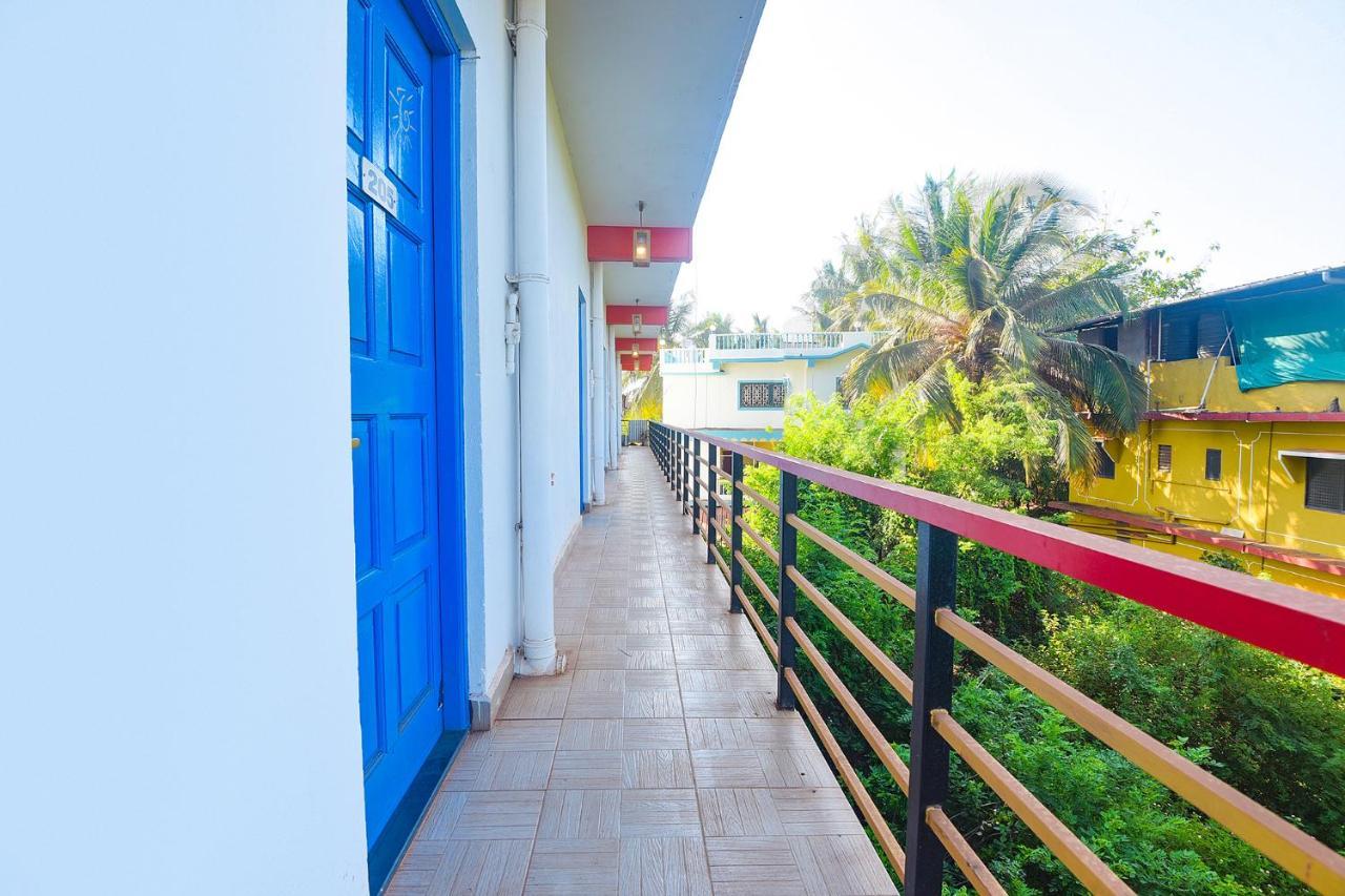 Fabexpress The Voyage Hotel Morjim Esterno foto
