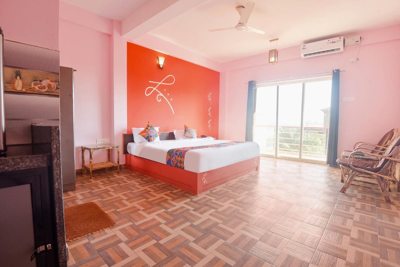 Fabexpress The Voyage Hotel Morjim Esterno foto